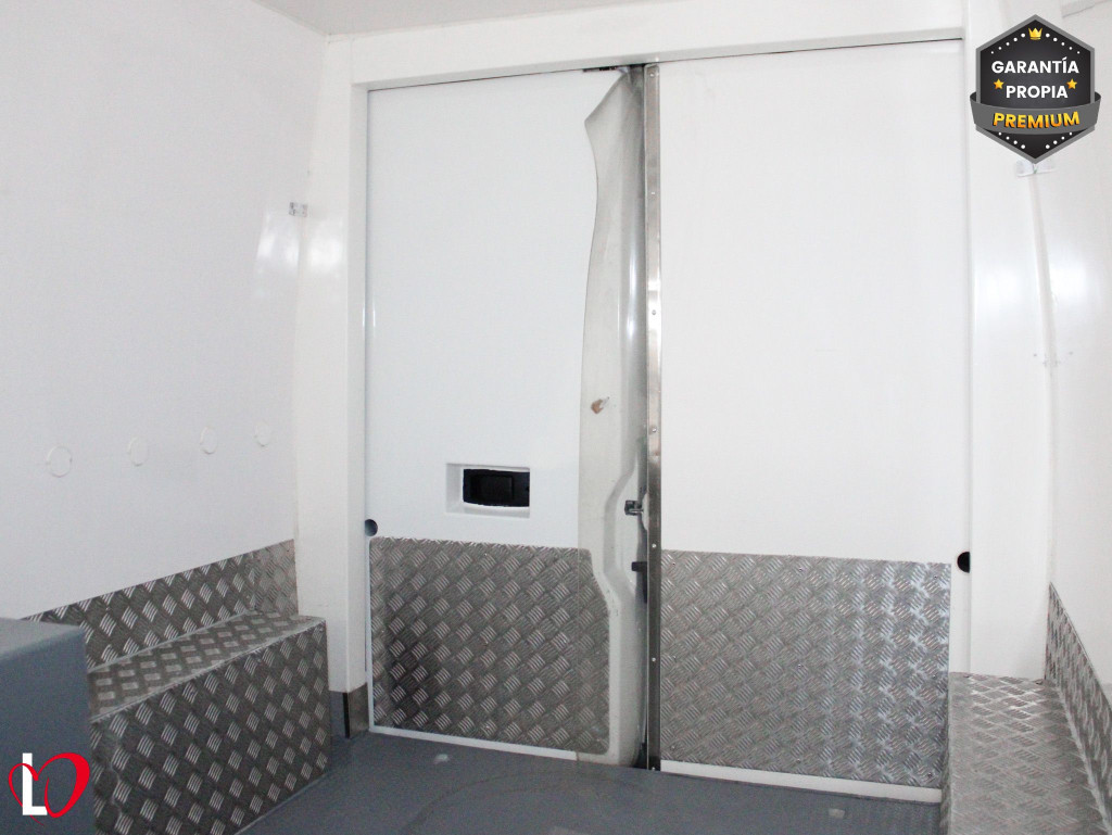 PEUGEOT BOXER 2.2 BlueHDI 88KW L2H2 333 ISOTERMO + FRIO 120 de segunda mano