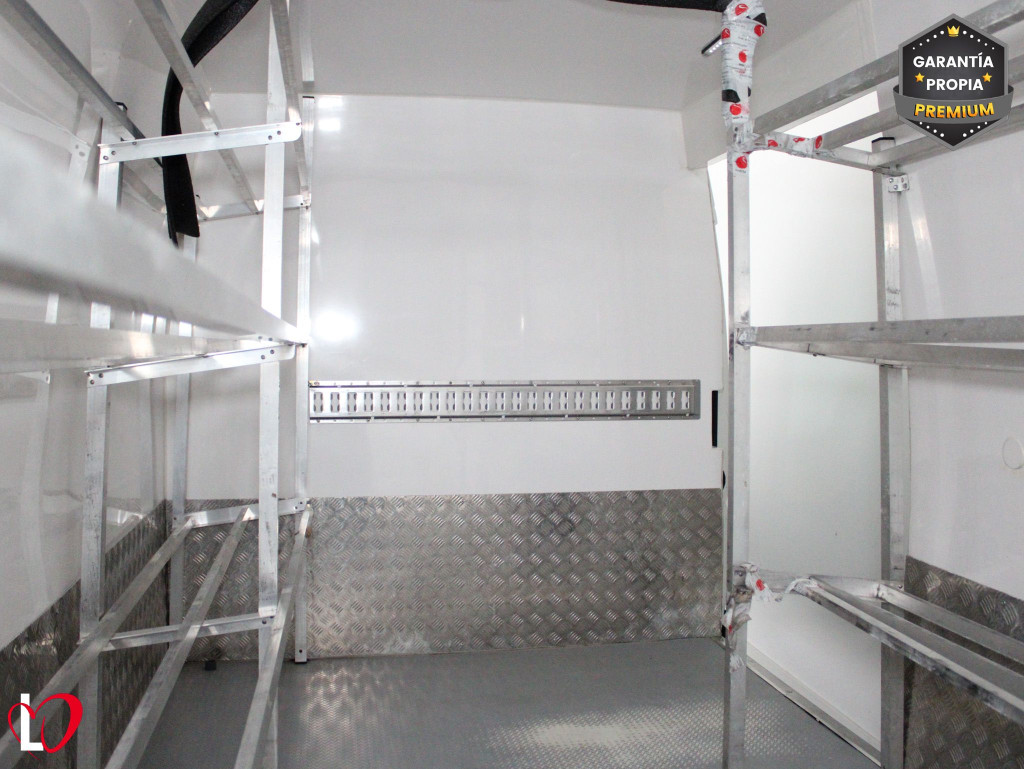 PEUGEOT BOXER BlueHDI 33 L3 H2 FURGÓN ISOTERMO 130 de segunda mano