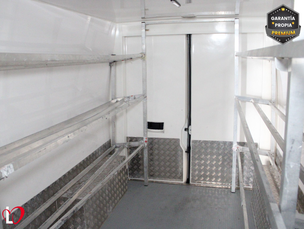 PEUGEOT BOXER BlueHDI 33 L3 H2 FURGÓN ISOTERMO 130 de segunda mano