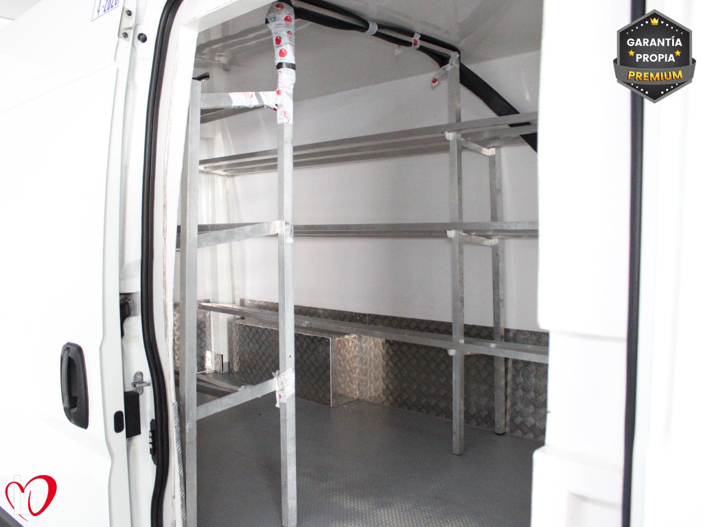 PEUGEOT BOXER BlueHDI 33 L3 H2 FURGÓN ISOTERMO 130 de segunda mano