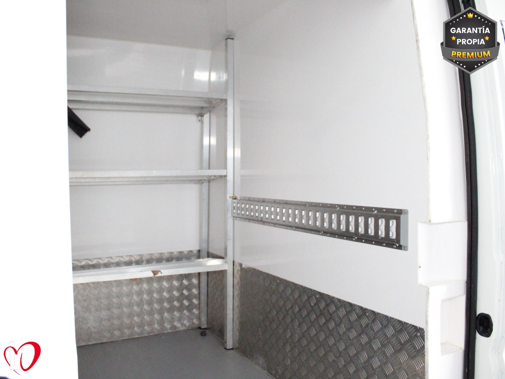 PEUGEOT BOXER BlueHDI 33 L3 H2 FURGÓN ISOTERMO 130 de segunda mano