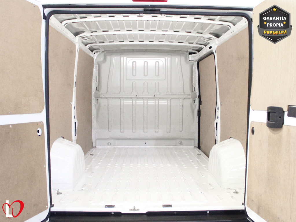 PEUGEOT BOXER BlueHDI FURGÓN 333 L2 H1 BHDI 120 S&S 6 Vel de segunda mano
