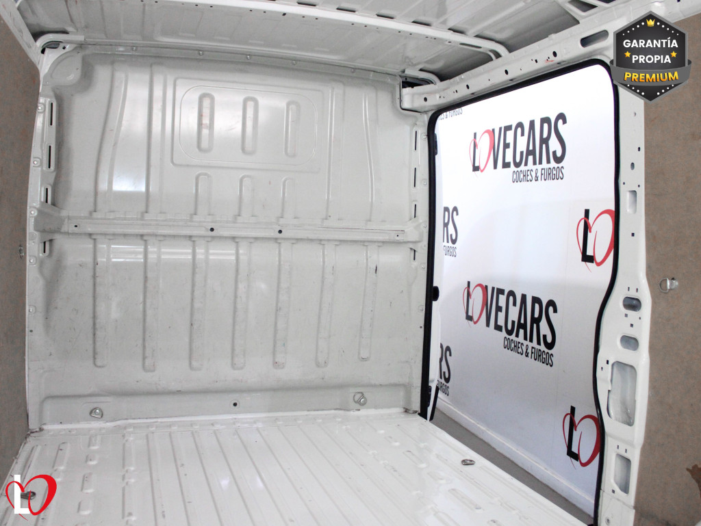 PEUGEOT BOXER BlueHDI FURGÓN 333 L2 H1 BHDI 120 S&S 6 Vel de segunda mano