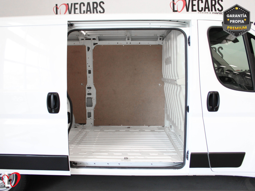 PEUGEOT BOXER BlueHDI FURGÓN 333 L2 H1 BHDI 120 S&S 6 Vel de segunda mano