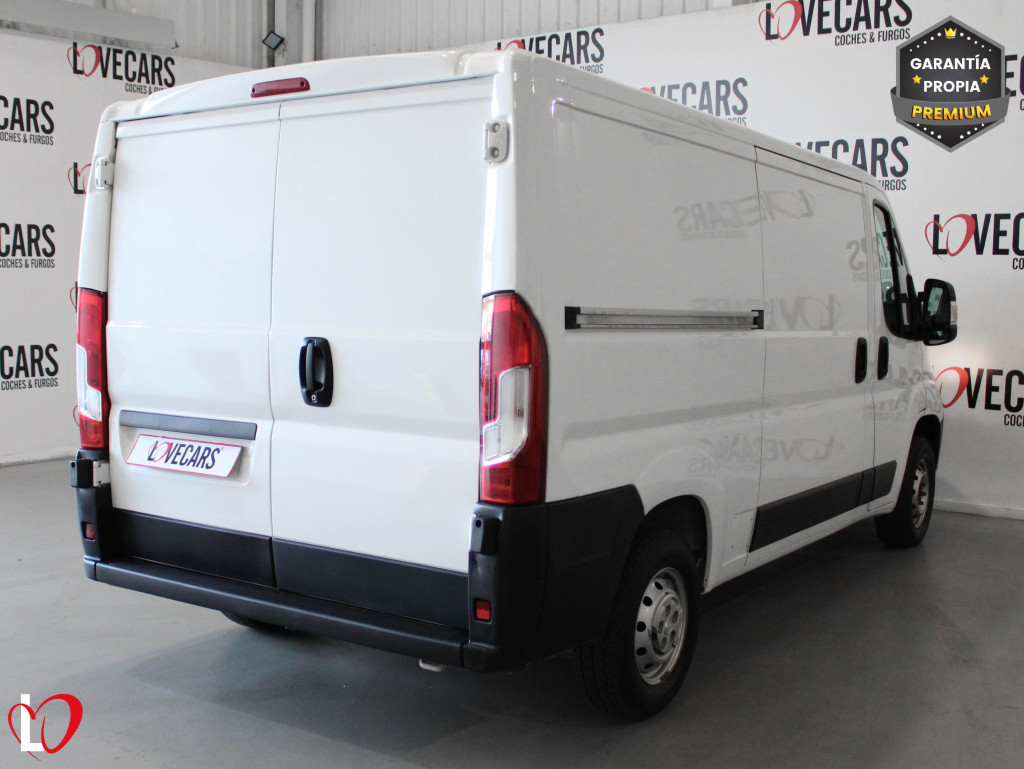 PEUGEOT BOXER BlueHDI FURGÓN 333 L2 H1 BHDI 120 S&S 6 Vel de segunda mano