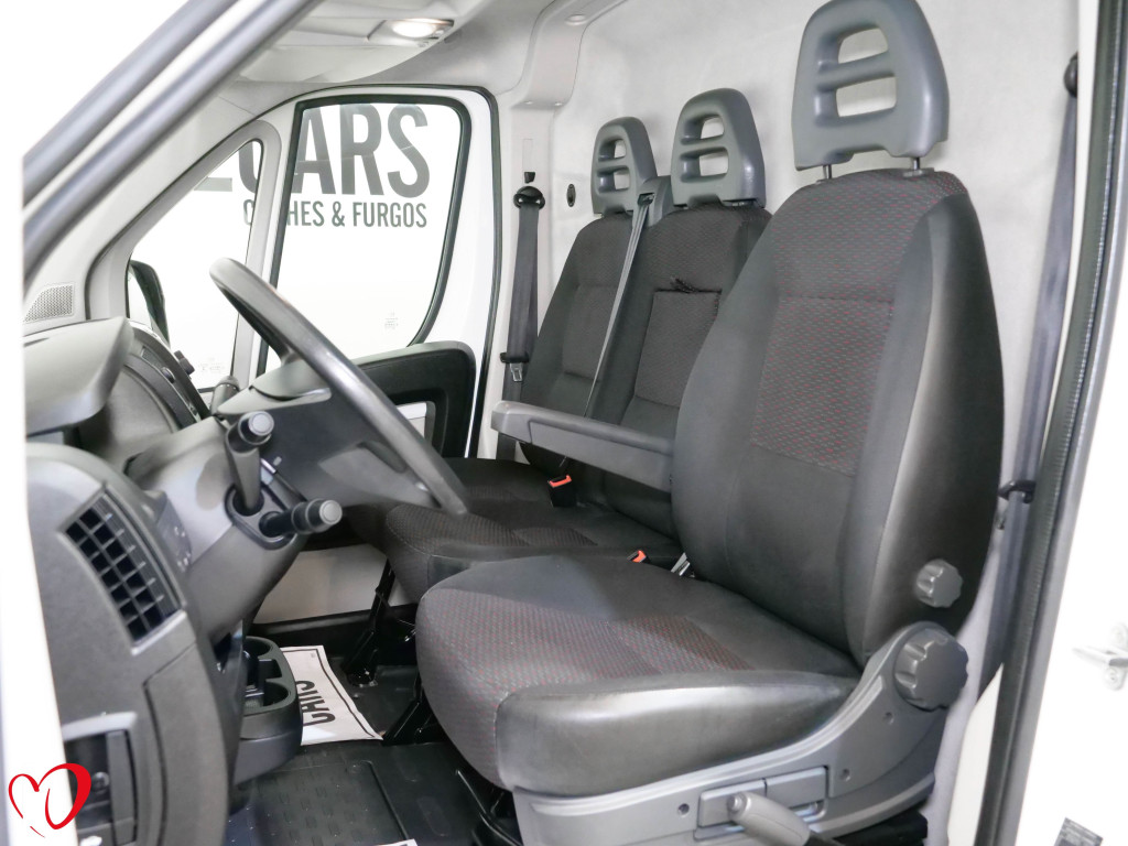 PEUGEOT BOXER BlueHDI FURGÓN CERRADO 333 L2 H2 130 de segunda mano