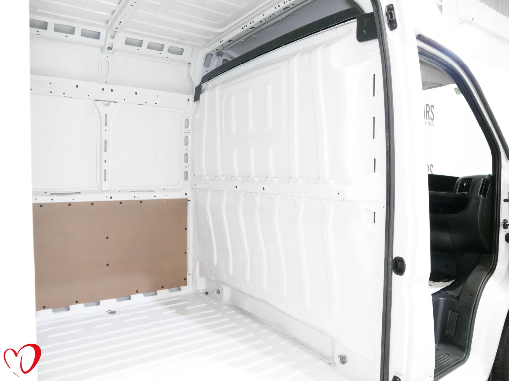 PEUGEOT BOXER BlueHDI FURGÓN CERRADO 333 L2 H2 130 de segunda mano