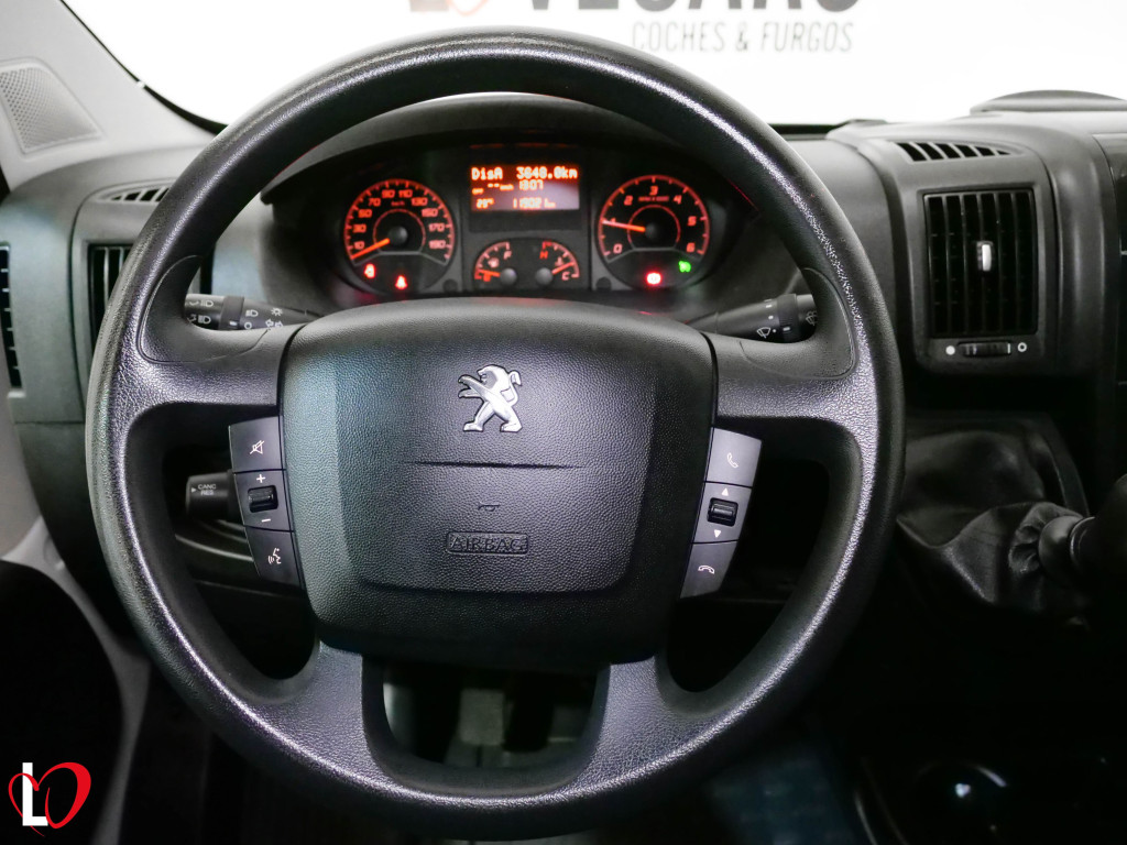 PEUGEOT BOXER BlueHDI FURGÓN CERRADO 333 L2 H2 130 de segunda mano