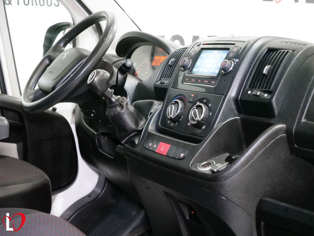 PEUGEOT BOXER BlueHDI FURGÓN CERRADO 333 L2 H2 130 de segunda mano