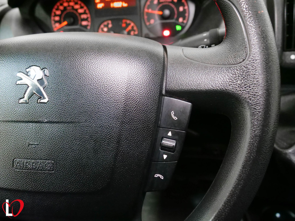 PEUGEOT BOXER BlueHDI FURGÓN CERRADO 333 L2 H2 130 de segunda mano