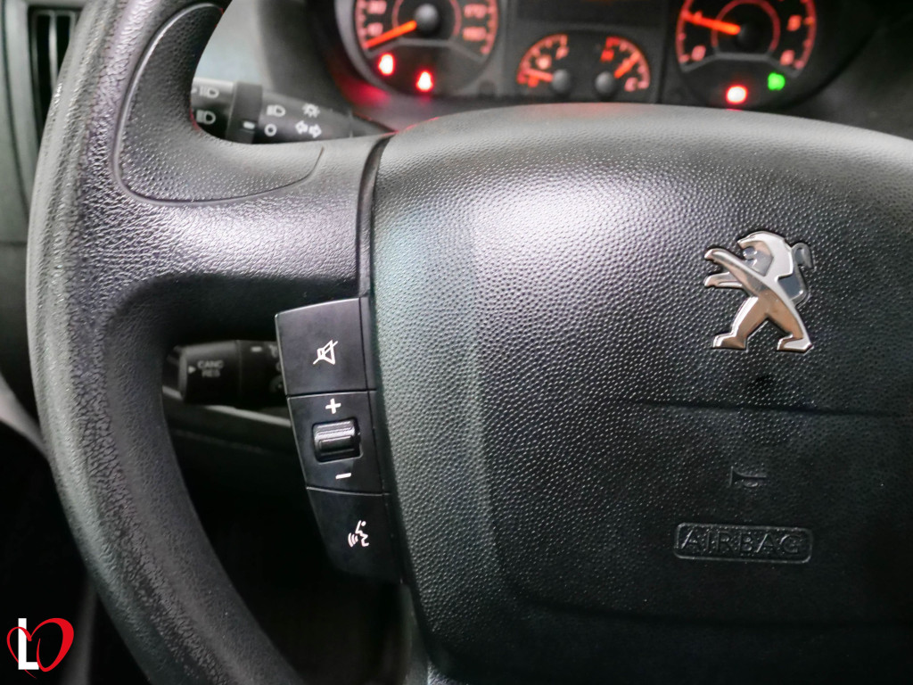 PEUGEOT BOXER BlueHDI FURGÓN CERRADO 333 L2 H2 130 de segunda mano