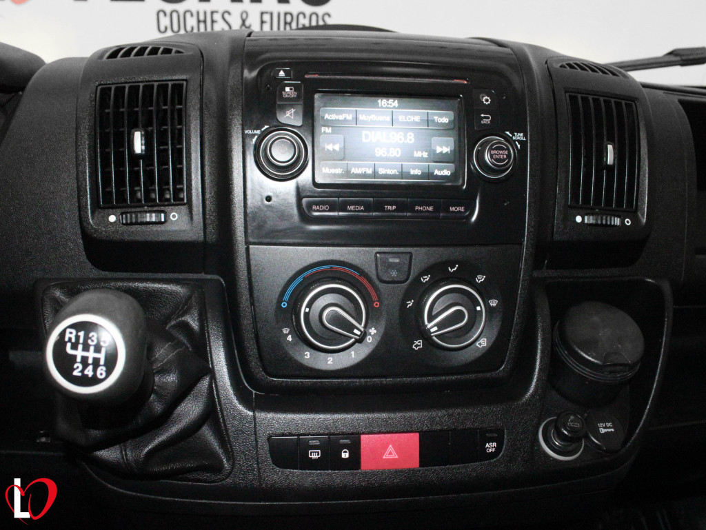 PEUGEOT BOXER BlueHDI FURGÓN CERRADO 35 L2 H2 130 de segunda mano