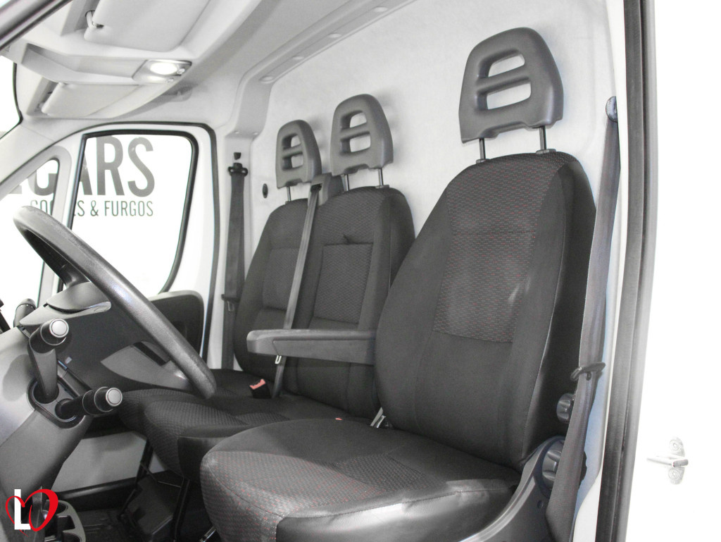 PEUGEOT BOXER BlueHDI FURGÓN CERRADO 35 L2 H2 130 de segunda mano