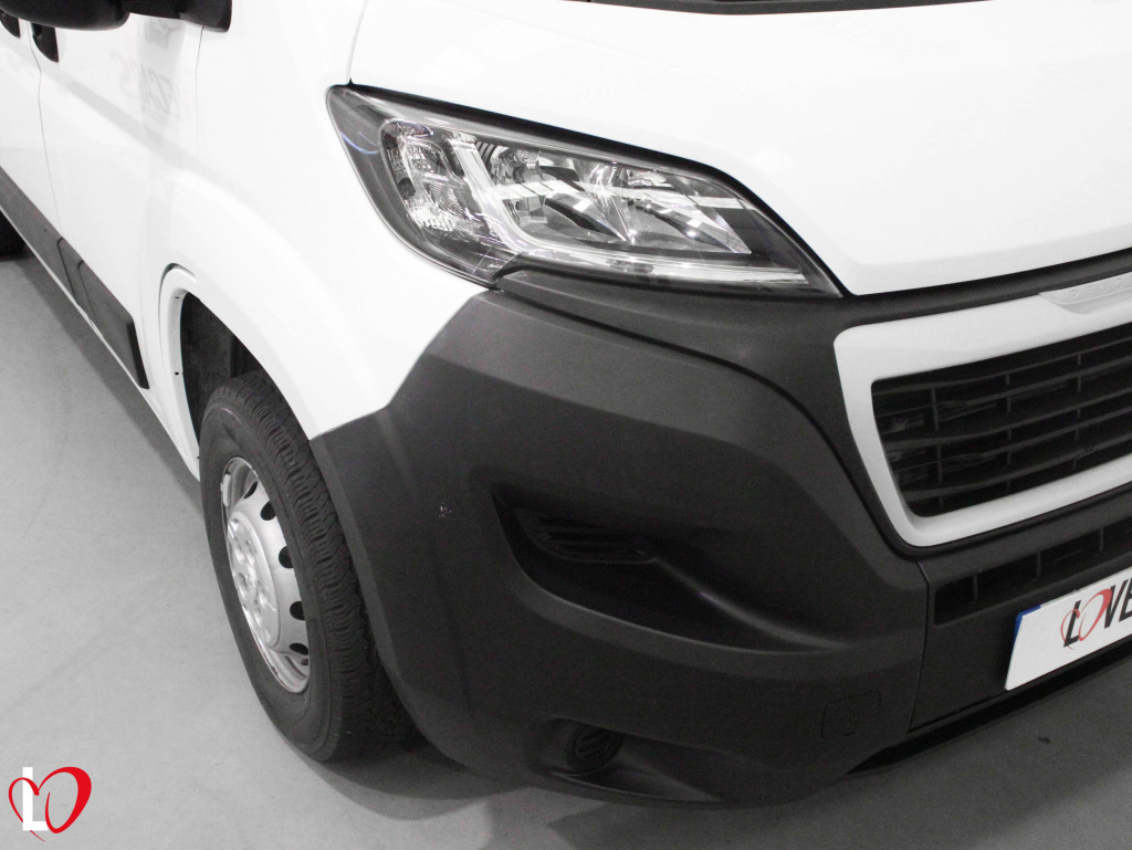 PEUGEOT BOXER BlueHDI FURGÓN CERRADO 35 L2 H2 130 de segunda mano