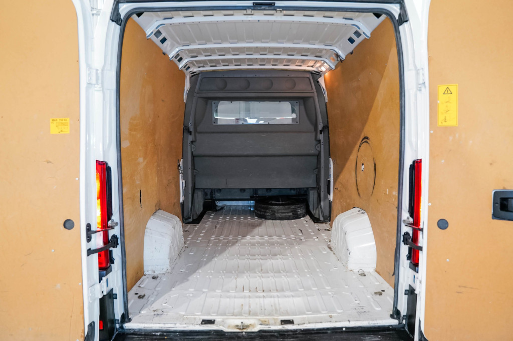 PEUGEOT BOXER BlueHDI FURGÓN COMBI 7 PLAZAS (PLATAFORMA ELEVADORA) L4 H2 160 de segunda mano