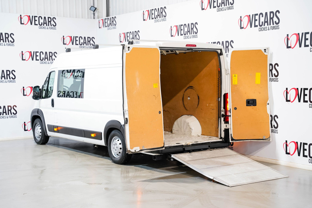 PEUGEOT BOXER BlueHDI FURGÓN COMBI 7 PLAZAS (PLATAFORMA ELEVADORA) L4 H2 160 de segunda mano