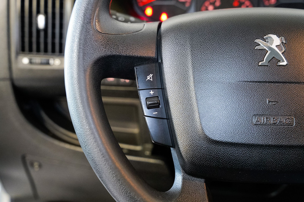 PEUGEOT BOXER BlueHDI FURGÓN ISOTERMO 335 L2 H2 130 de segunda mano