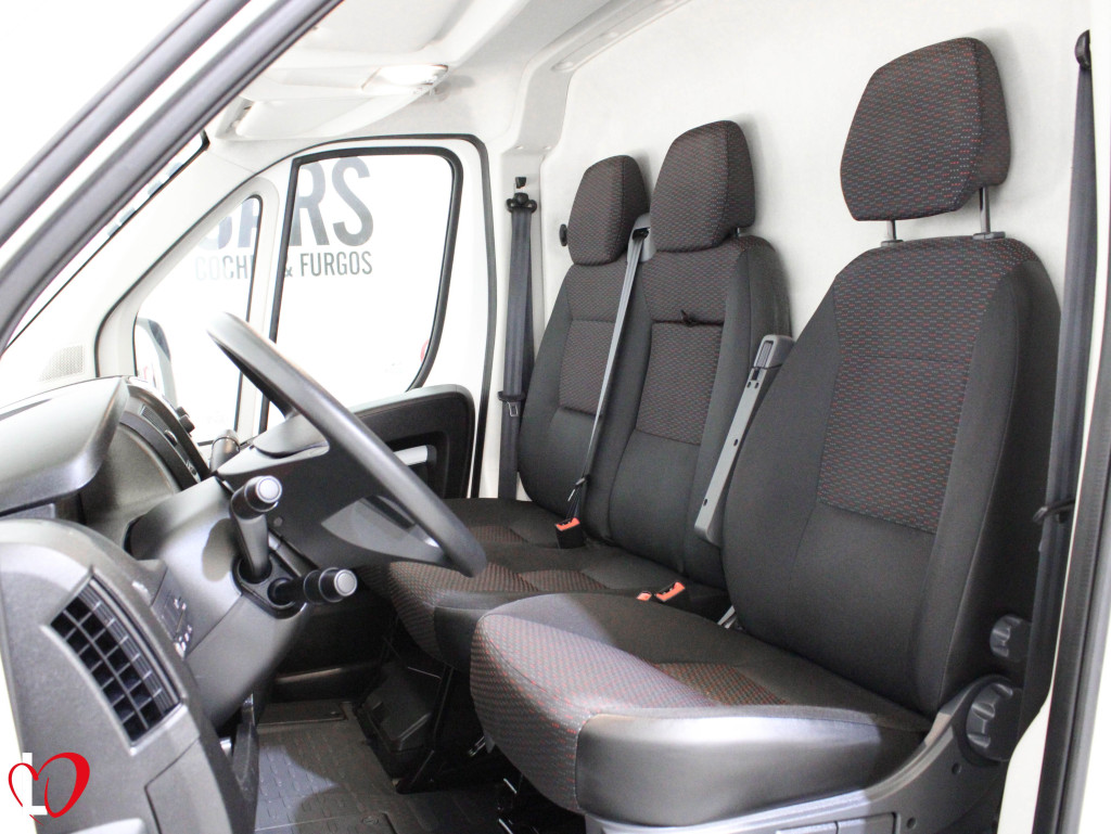 PEUGEOT BOXER BlueHDI S&S FURGÓN CERRADO 33 L2 H2 140 de segunda mano