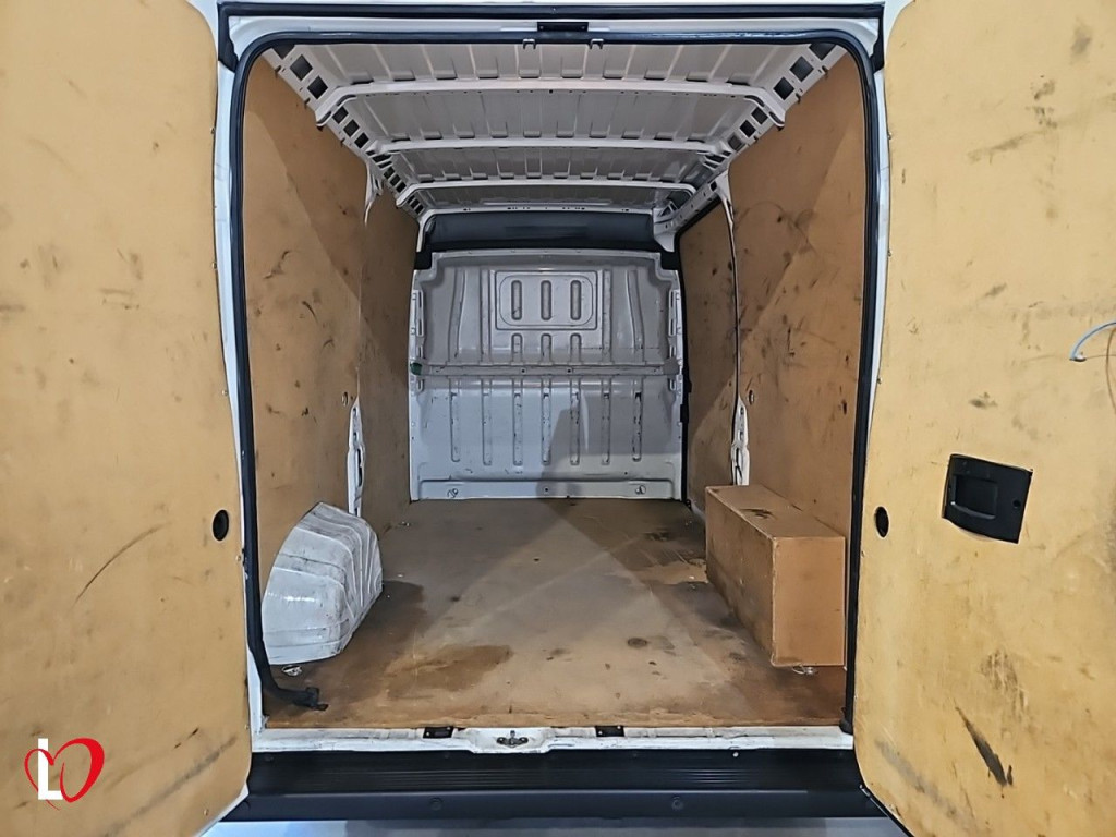 PEUGEOT BOXER BlueHDI S&S FURGÓN CERRADO 33 L2 H2 140 de segunda mano