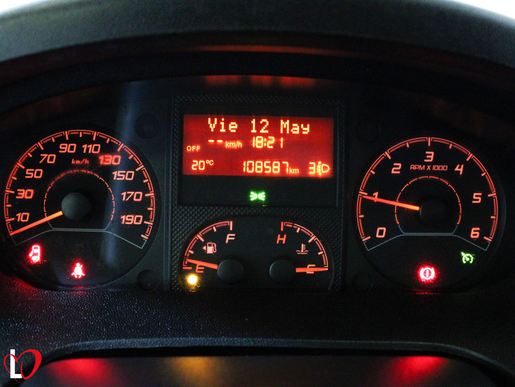 PEUGEOT BOXER BlueHDI S&S FURGÓN CERRADO 33 L2 H2 140 de segunda mano
