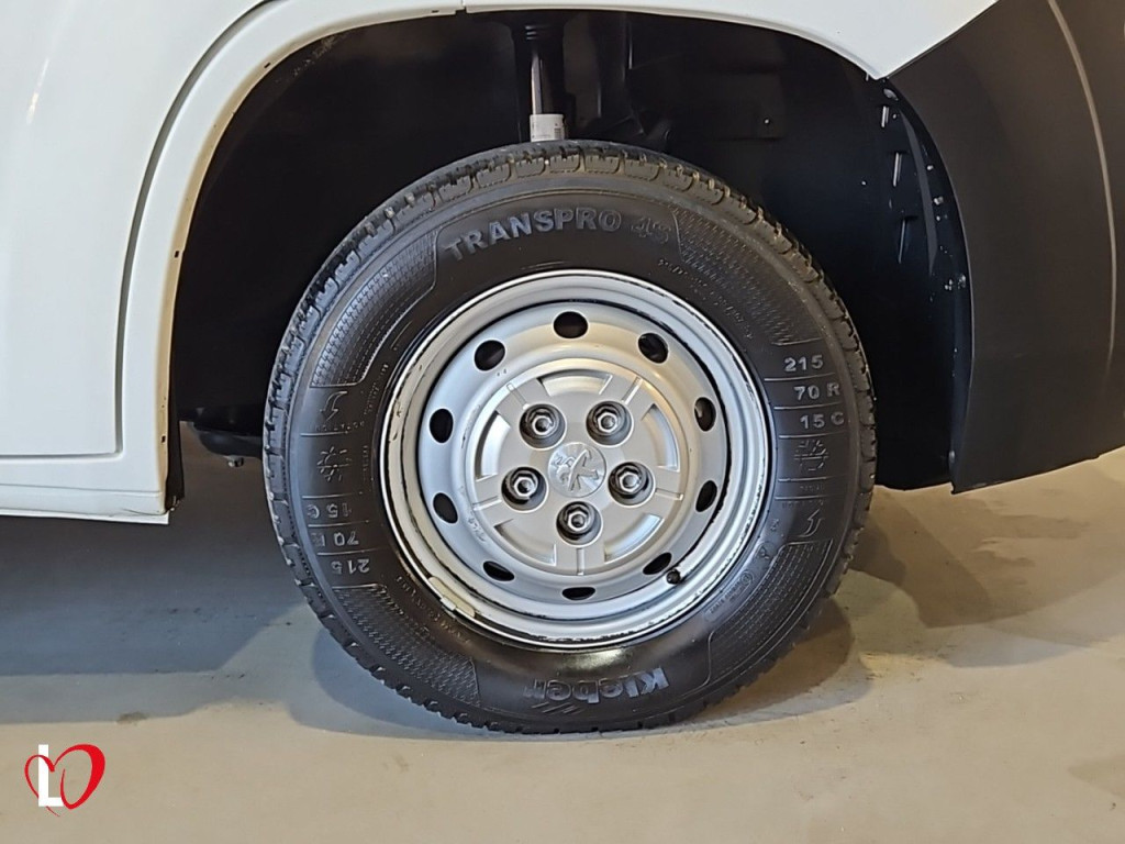 PEUGEOT BOXER BlueHDI S&S FURGÓN CERRADO 33 L2 H2 140 de segunda mano