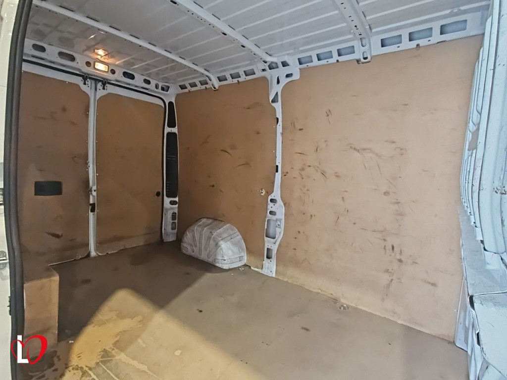 PEUGEOT BOXER BlueHDI S&S FURGÓN CERRADO 33 L2 H2 140 de segunda mano