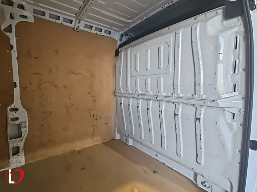 PEUGEOT BOXER BlueHDI S&S FURGÓN CERRADO 33 L2 H2 140 de segunda mano