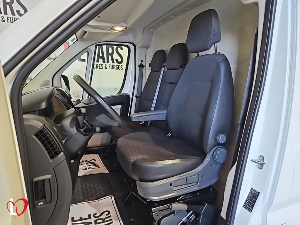PEUGEOT BOXER BlueHDI S&S FURGÓN CERRADO 33 L2 H2 140 de segunda mano