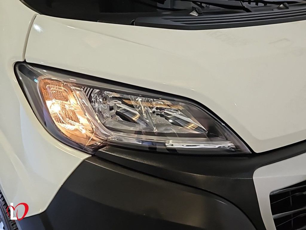 PEUGEOT BOXER BlueHDI S&S FURGÓN CERRADO 33 L2 H2 140 de segunda mano