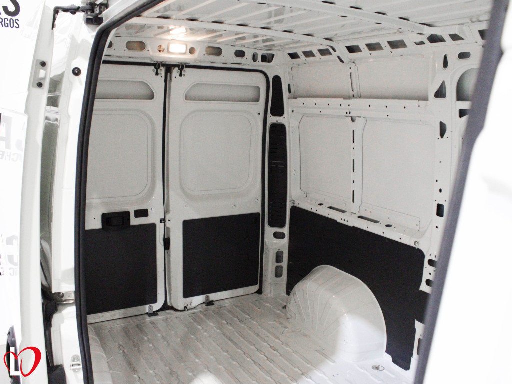 PEUGEOT BOXER BlueHDI S&S FURGÓN CERRADO 33 L2 H2 140 de segunda mano