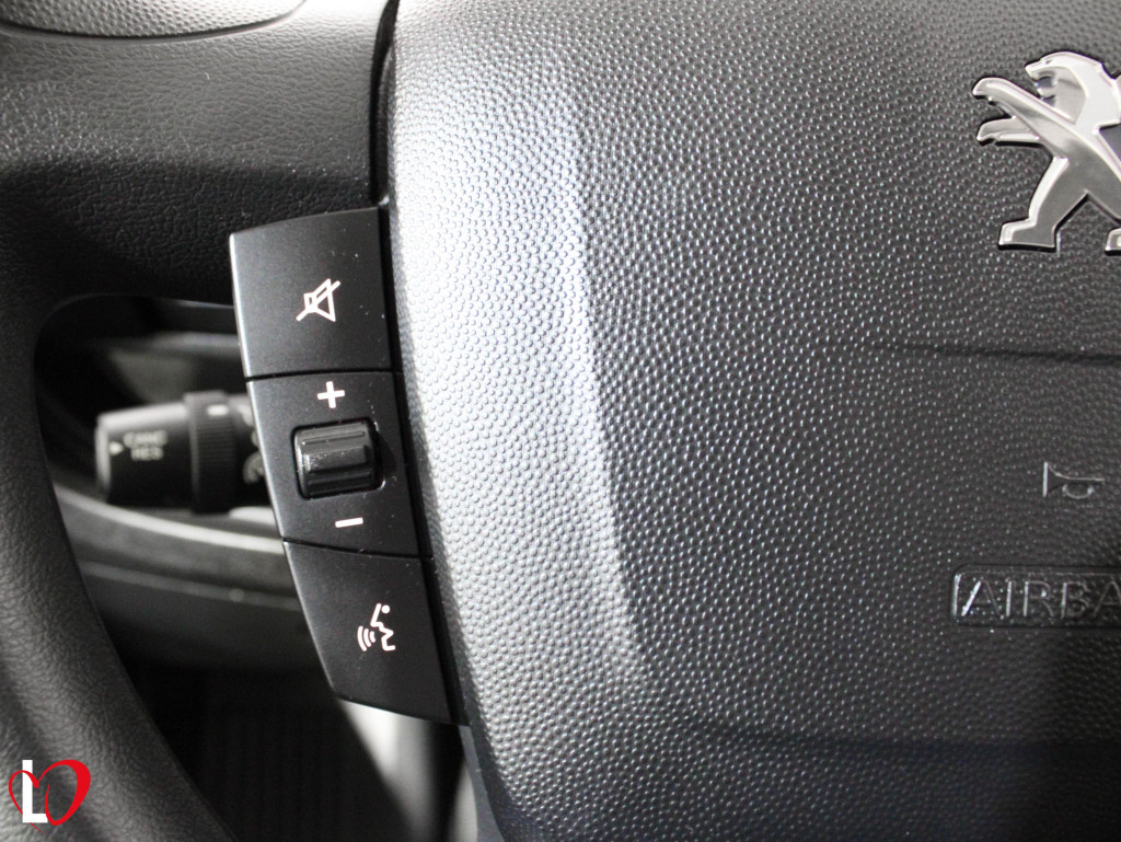 PEUGEOT BOXER BlueHDI S&S FURGÓN CERRADO 33 L2 H2 140 de segunda mano