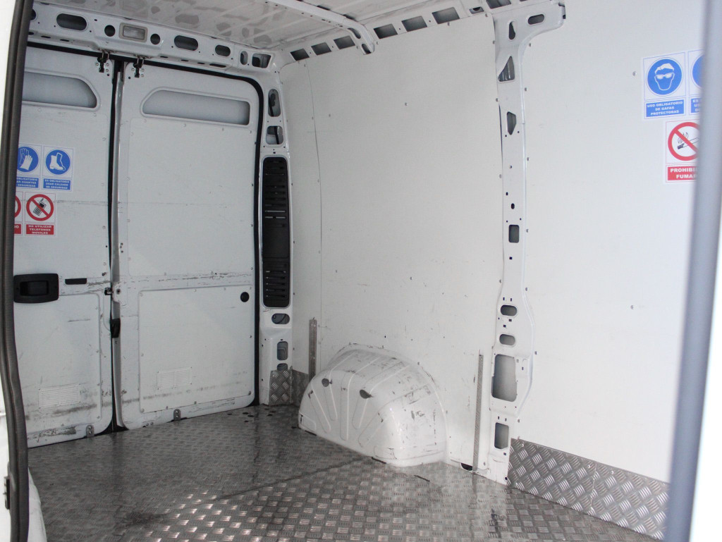 PEUGEOT BOXER FURGÓN 333 L2 H2 BHDI 120 S&S 6 Vel. MAN de segunda mano