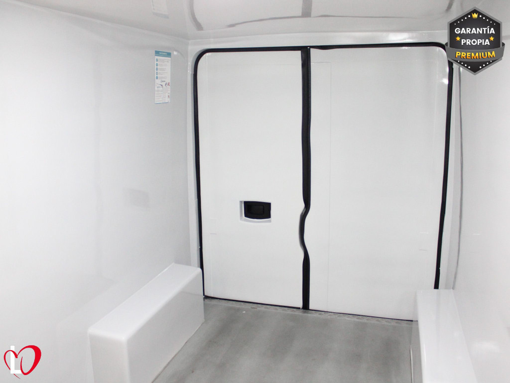 PEUGEOT BOXER FURGÓN 335 L3H2 BlueHDi 140 S&S ISOTERMO de segunda mano