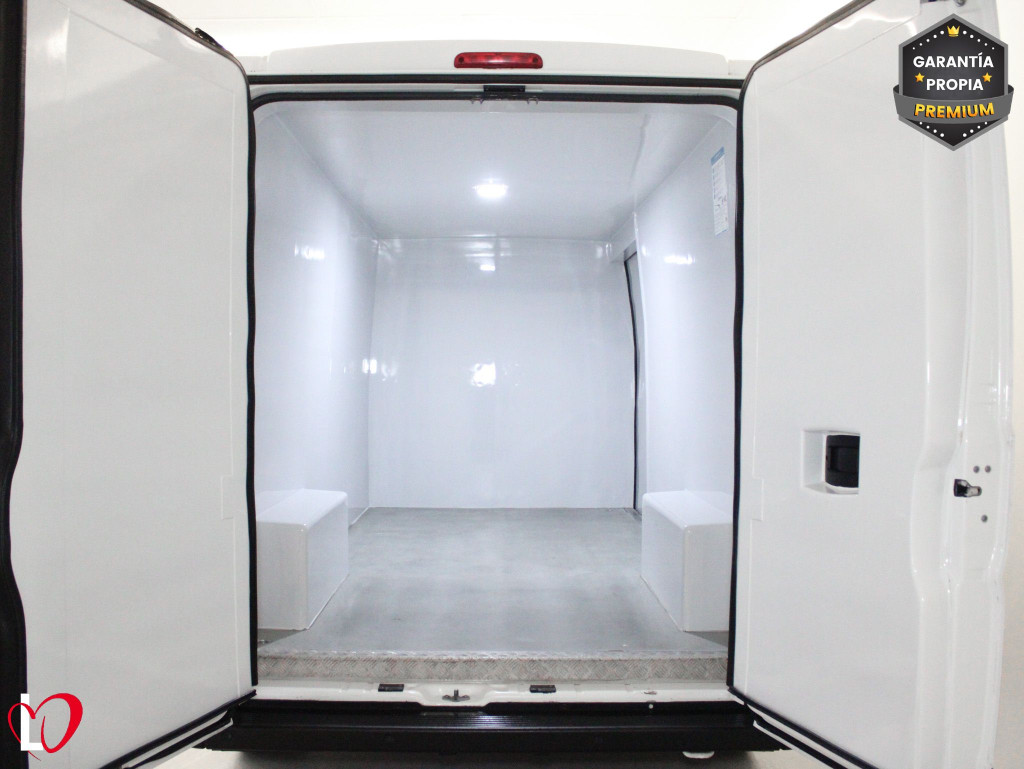 PEUGEOT BOXER FURGÓN 335 L3H2 BlueHDi 140 S&S ISOTERMO de segunda mano