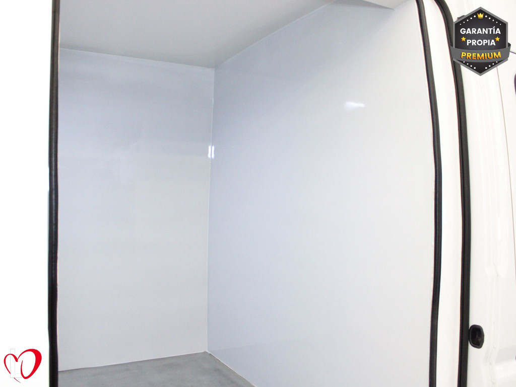 PEUGEOT BOXER FURGÓN 335 L3H2 BlueHDi 140 S&S ISOTERMO de segunda mano