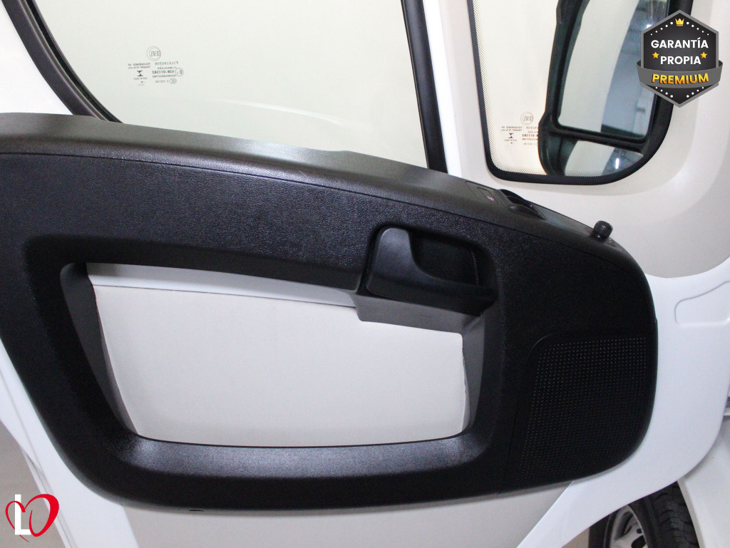 PEUGEOT BOXER FURGÓN 335 L3H2 BlueHDi 140 S&S ISOTERMO de segunda mano