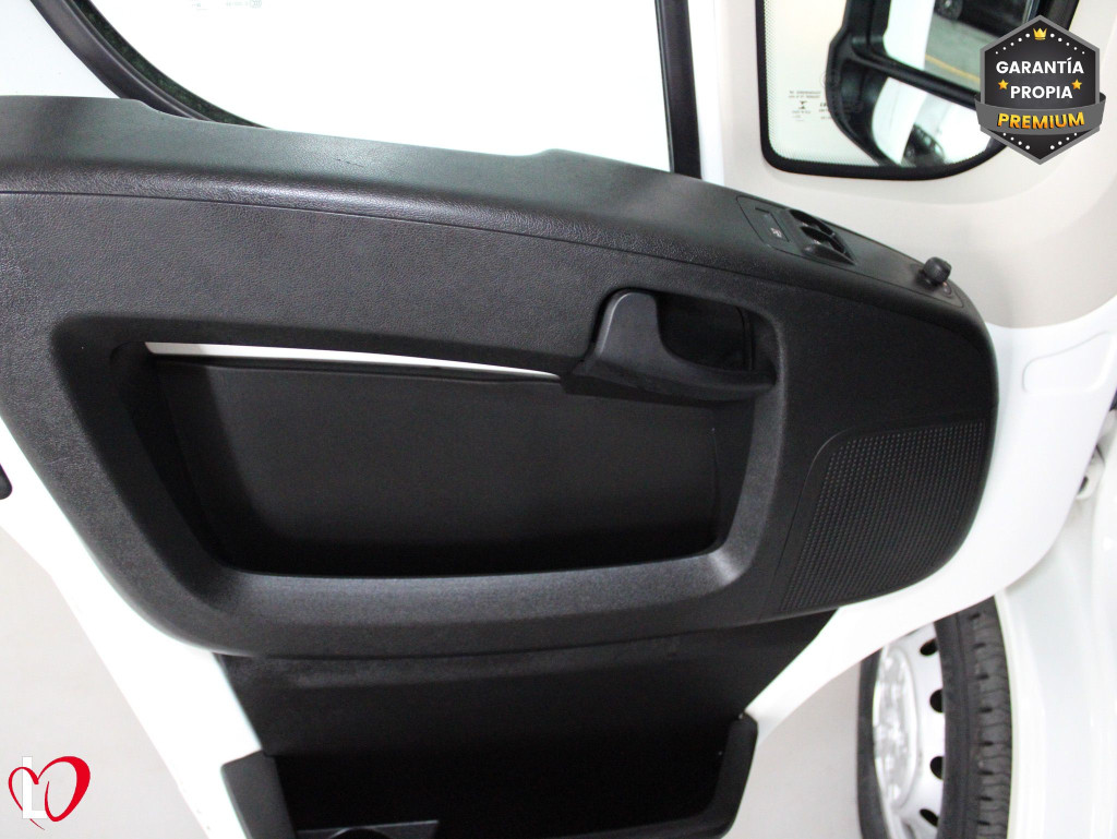 PEUGEOT BOXER FURGÓN PACK 330 L1 H1 BHDI 140 S&S 6 Vel. MAN de segunda mano