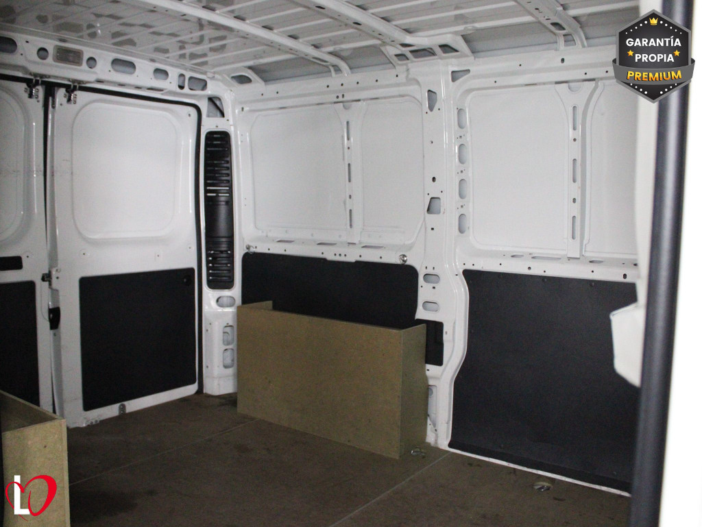 PEUGEOT BOXER FURGÓN PACK 330 L1 H1 BHDI 140 S&S 6 Vel. MAN de segunda mano