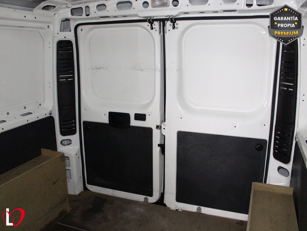 PEUGEOT BOXER FURGÓN PACK 330 L1 H1 BHDI 140 S&S 6 Vel. MAN de segunda mano