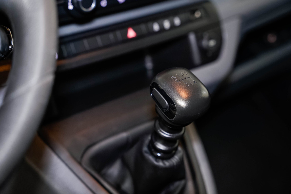 PEUGEOT EXPERT 1.6 BlueHDI S&S COMBI 6 PLAZAS STANDARD 115 de segunda mano