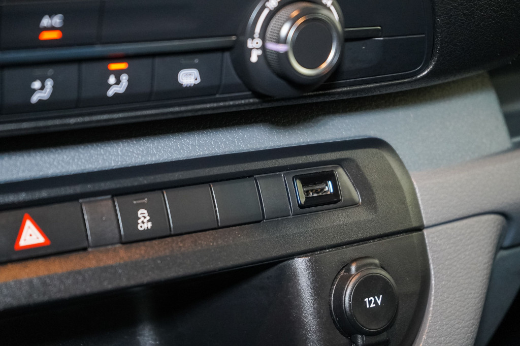 PEUGEOT EXPERT 2.0 BLUEHDI FURGON TALLA M 120 de segunda mano