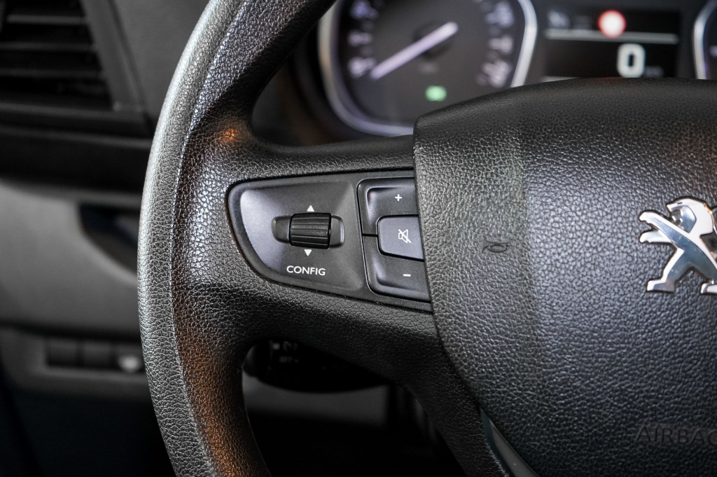 PEUGEOT EXPERT 2.0 BLUEHDI FURGON TALLA M 120 de segunda mano