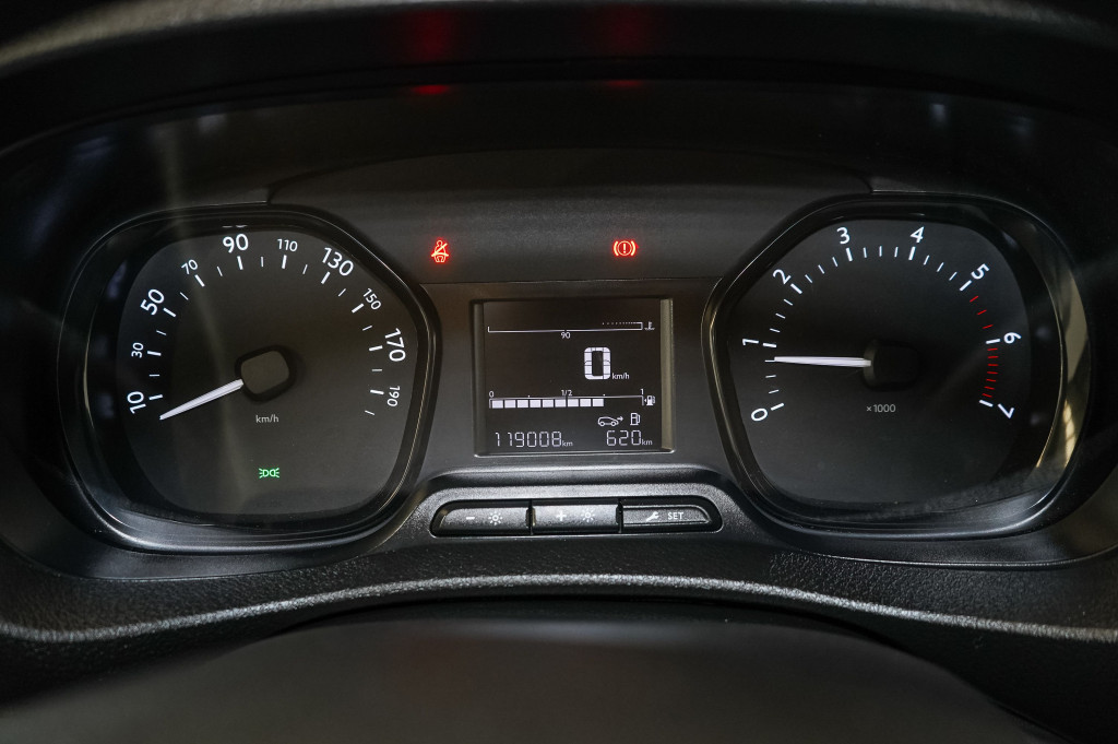 PEUGEOT EXPERT BlueHDI FURGÓN CERRADO 95 de segunda mano