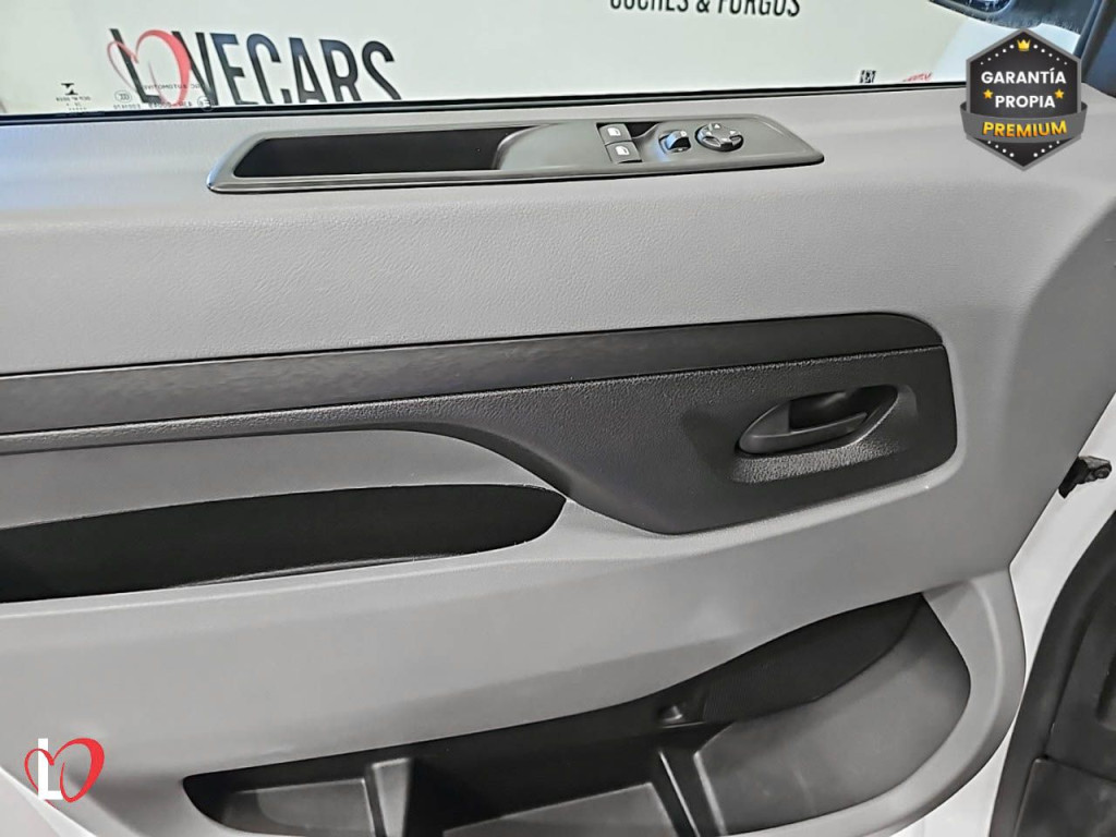 PEUGEOT EXPERT BlueHDI FURGÓN COMBI 9 PLAZAS 6 VEL 120 de segunda mano