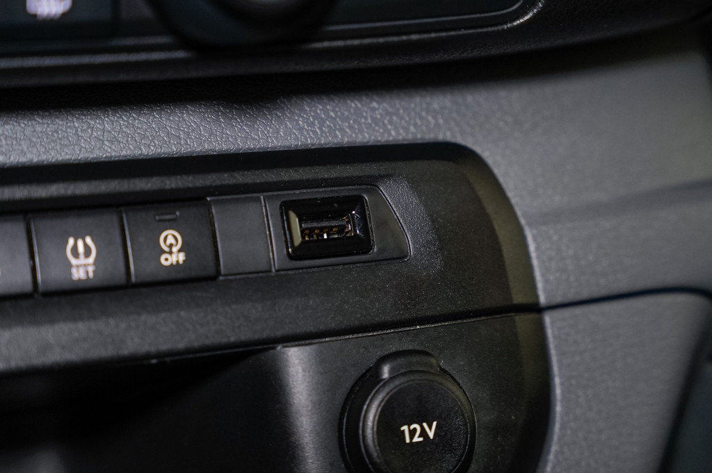 PEUGEOT EXPERT BlueHDI S&S COMBI 5 PLAZAS STANDARD 6 VEL 120 de segunda mano
