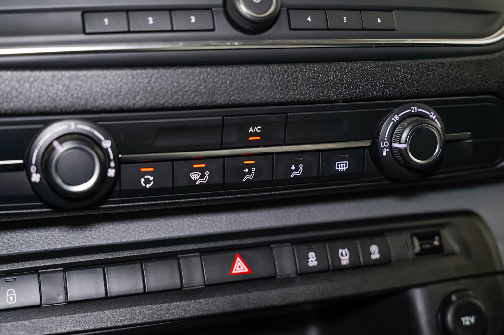 PEUGEOT EXPERT BlueHDI S&S COMBI 5 PLAZAS STANDARD 6 VEL 120 de segunda mano