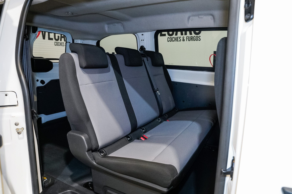 PEUGEOT EXPERT BlueHDI S&S COMBI 6 PLAZAS STANDARD 6 VEL 120 de segunda mano