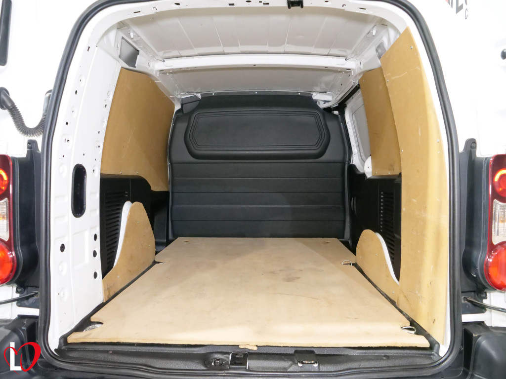 PEUGEOT PARTNER BlueHDI 3 PLZ FURGÓN CERRADO L2 100 de segunda mano