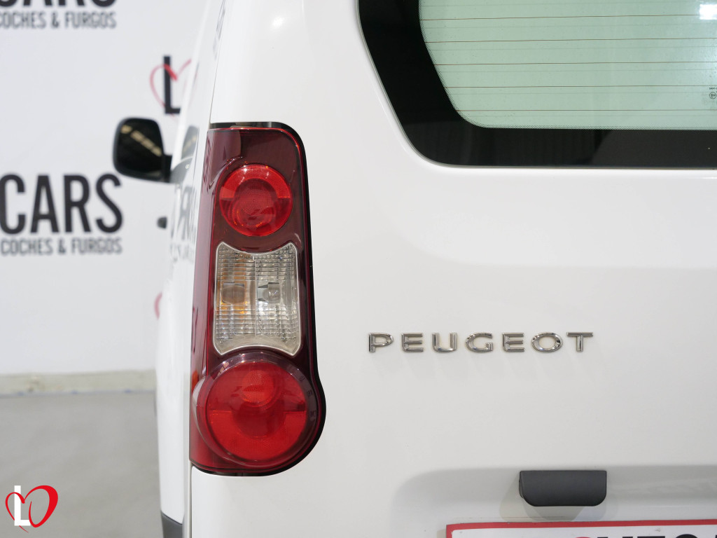 PEUGEOT PARTNER BlueHDI 3 PLZ FURGÓN CERRADO L2 100 de segunda mano