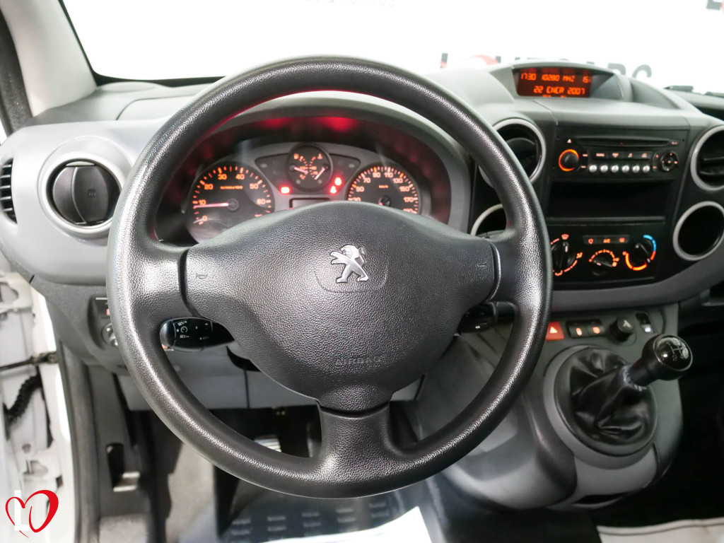 PEUGEOT PARTNER BlueHDI 3 PLZ FURGÓN CERRADO L2 100 de segunda mano